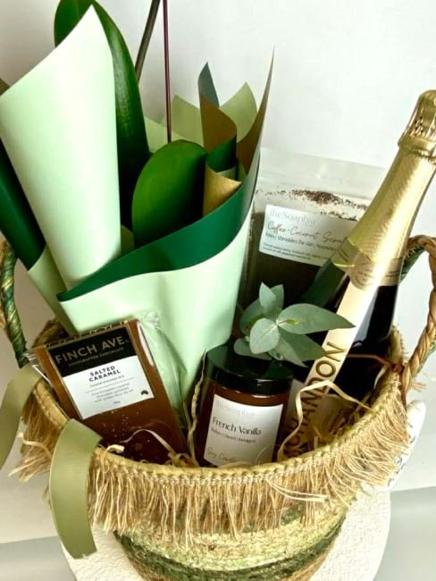  MoÃ«t & Bloom Luxury Hamper